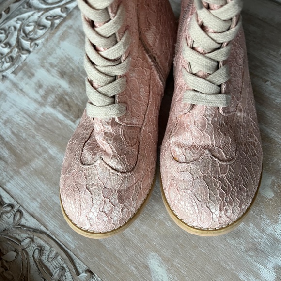 Trish Scully Pink Lace Boot Sz 4 Big Girl - Picture 8 of 13